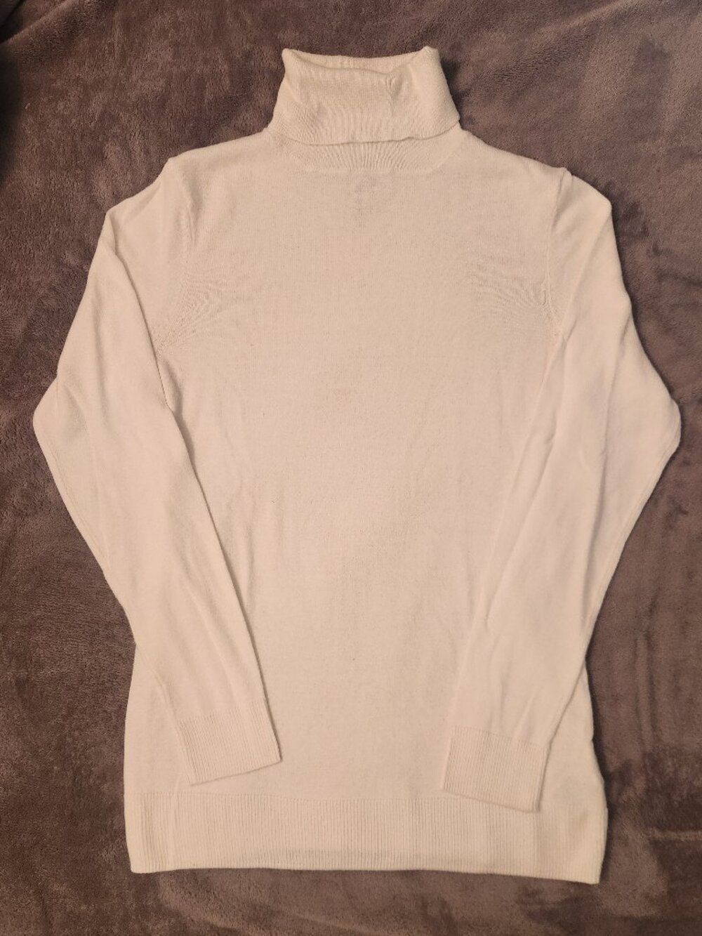 Lightweight turtleneck sweater